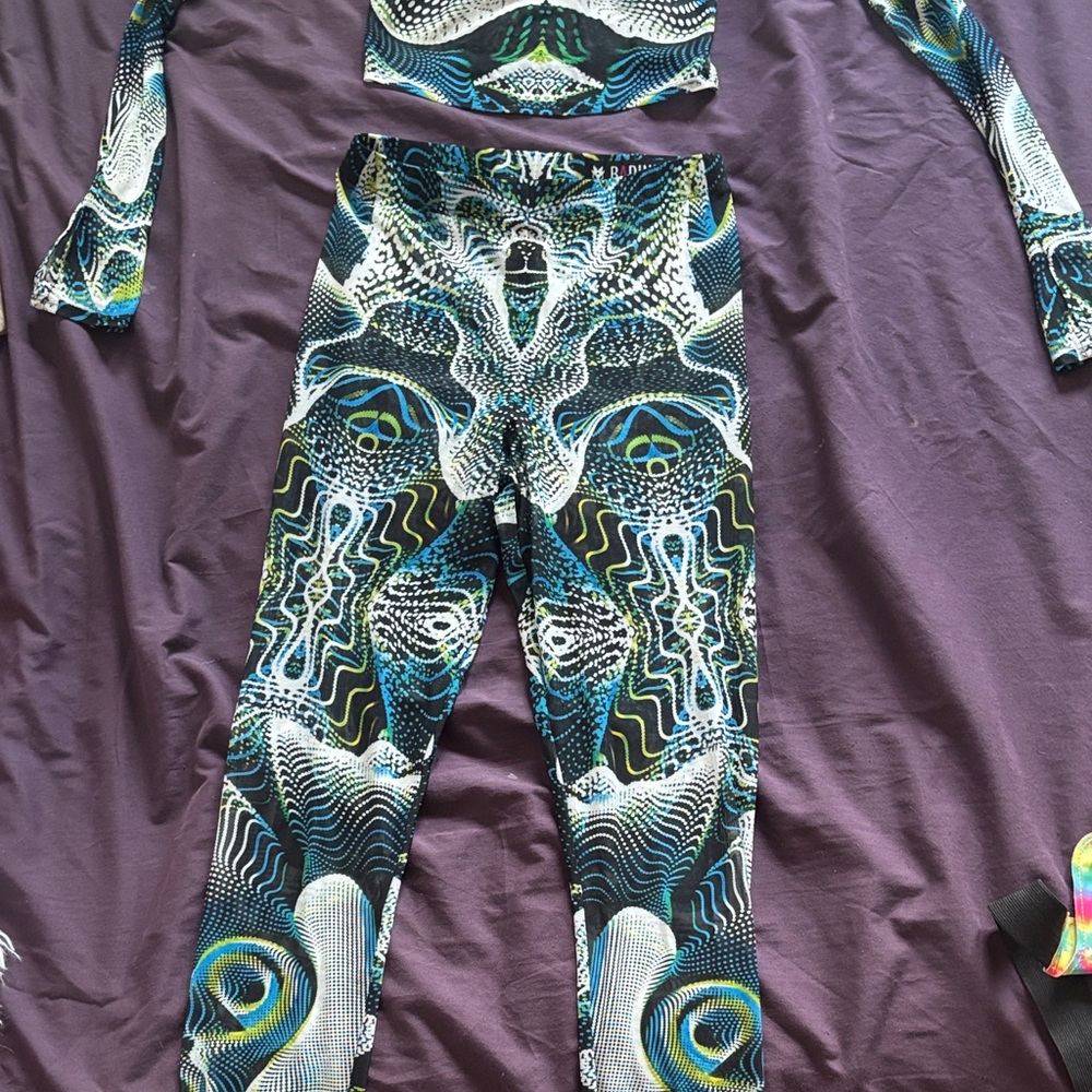 Psychedelic Patterned Three-Piece Set - Picture 3 of 4